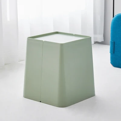 Guter Ottoman-Hocker im Kunststoff-Design mit Stauraum für das Wohnzimmer